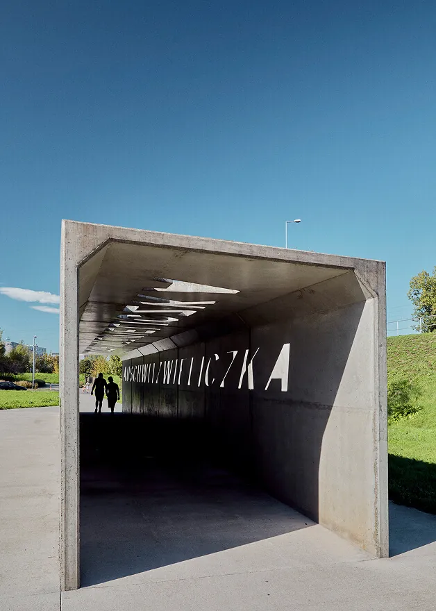 Nowe miejsce rzeźby AUSCHWITZWIELICZKA – park Stacja Wisła, 2025