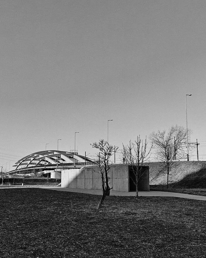 Nowe miejsce rzeźby AUSCHWITZWIELICZKA – park Stacja Wisła, 2025